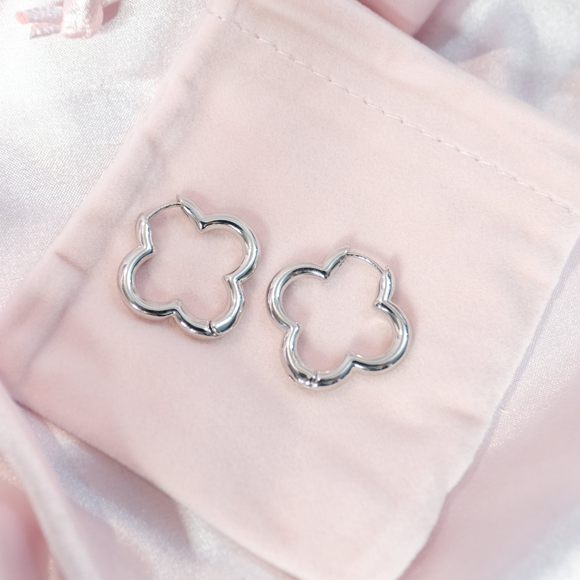 MOKMOK JEWELRY Clover Hoops Earrings - stainless steel