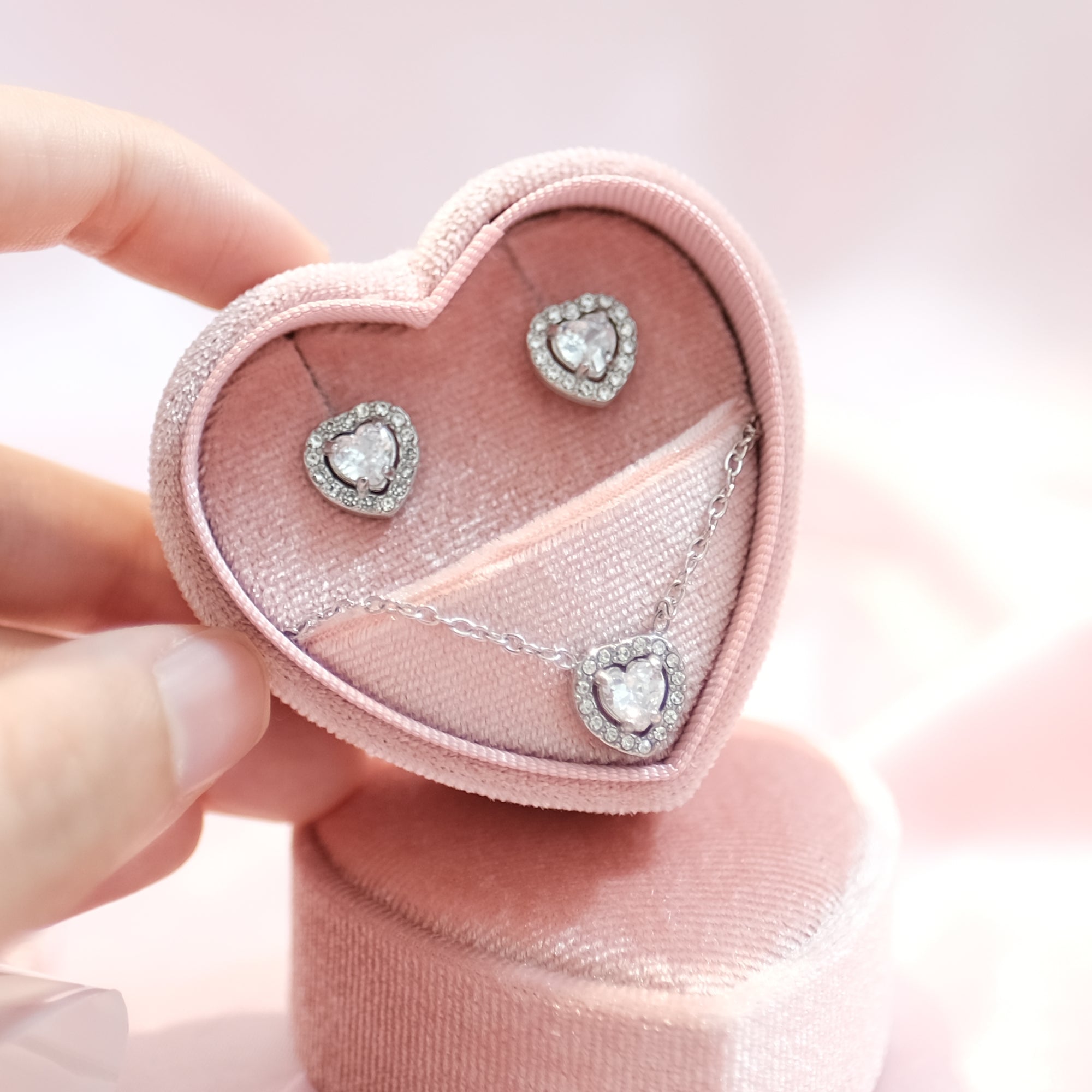 MOKMOK JEWELRY Icy Heart Diamonds Necklace + FREE Earrings