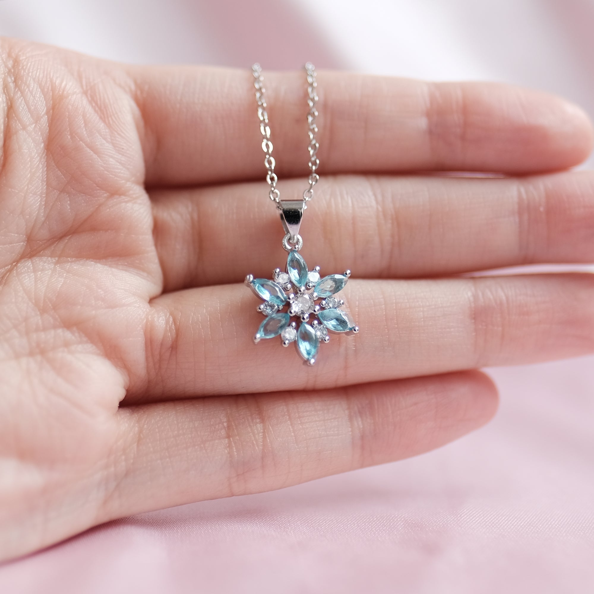 MOKMOK JEWELRY Glistening Frost Silver Snowflake Necklace
