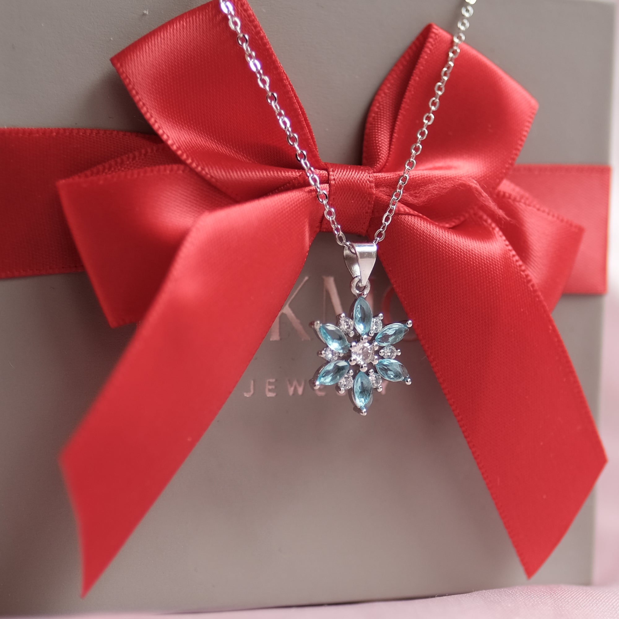 MOKMOK JEWELRY Glistening Frost Silver Snowflake Necklace