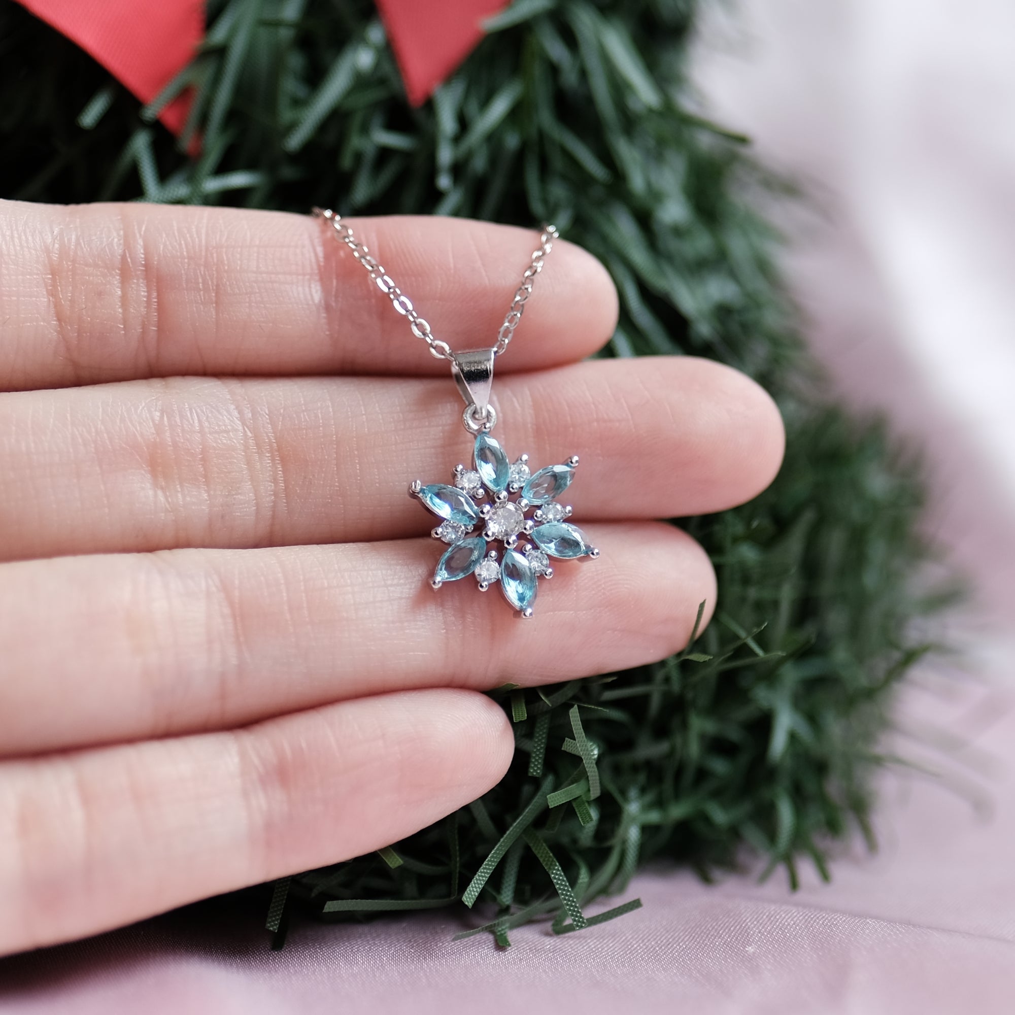 MOKMOK JEWELRY Glistening Frost Silver Snowflake Necklace