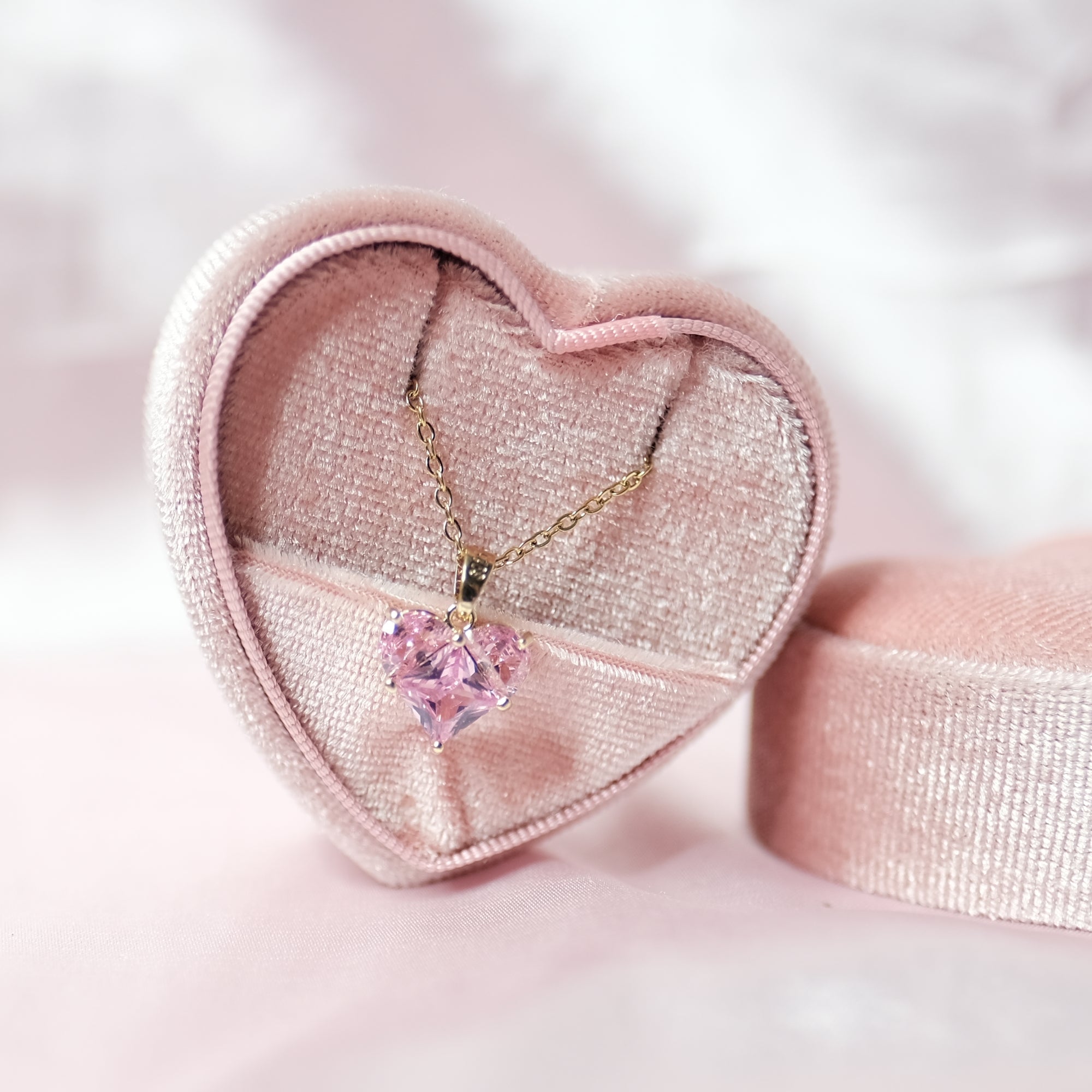 MOKMOK JEWELRY Sakura Pink Heart Charm 18k Gold Darling Necklace