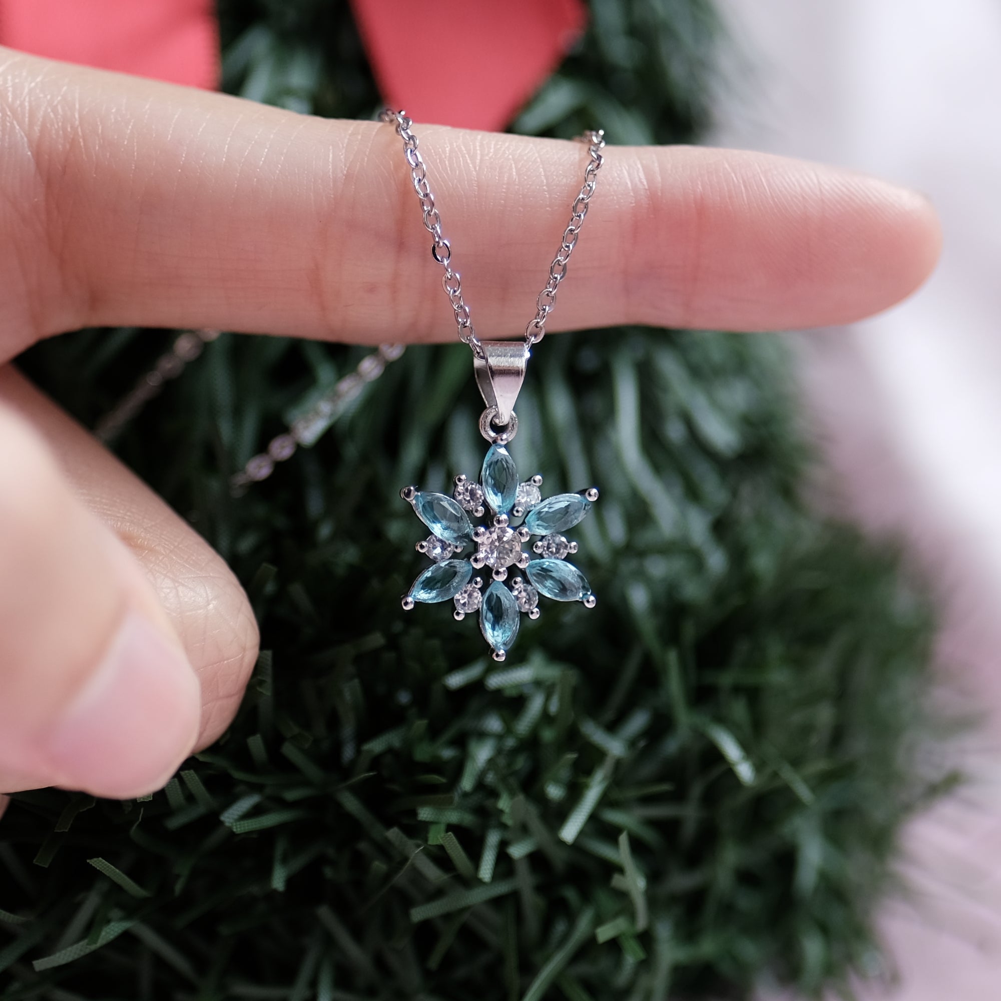 MOKMOK JEWELRY Glistening Frost Silver Snowflake Necklace