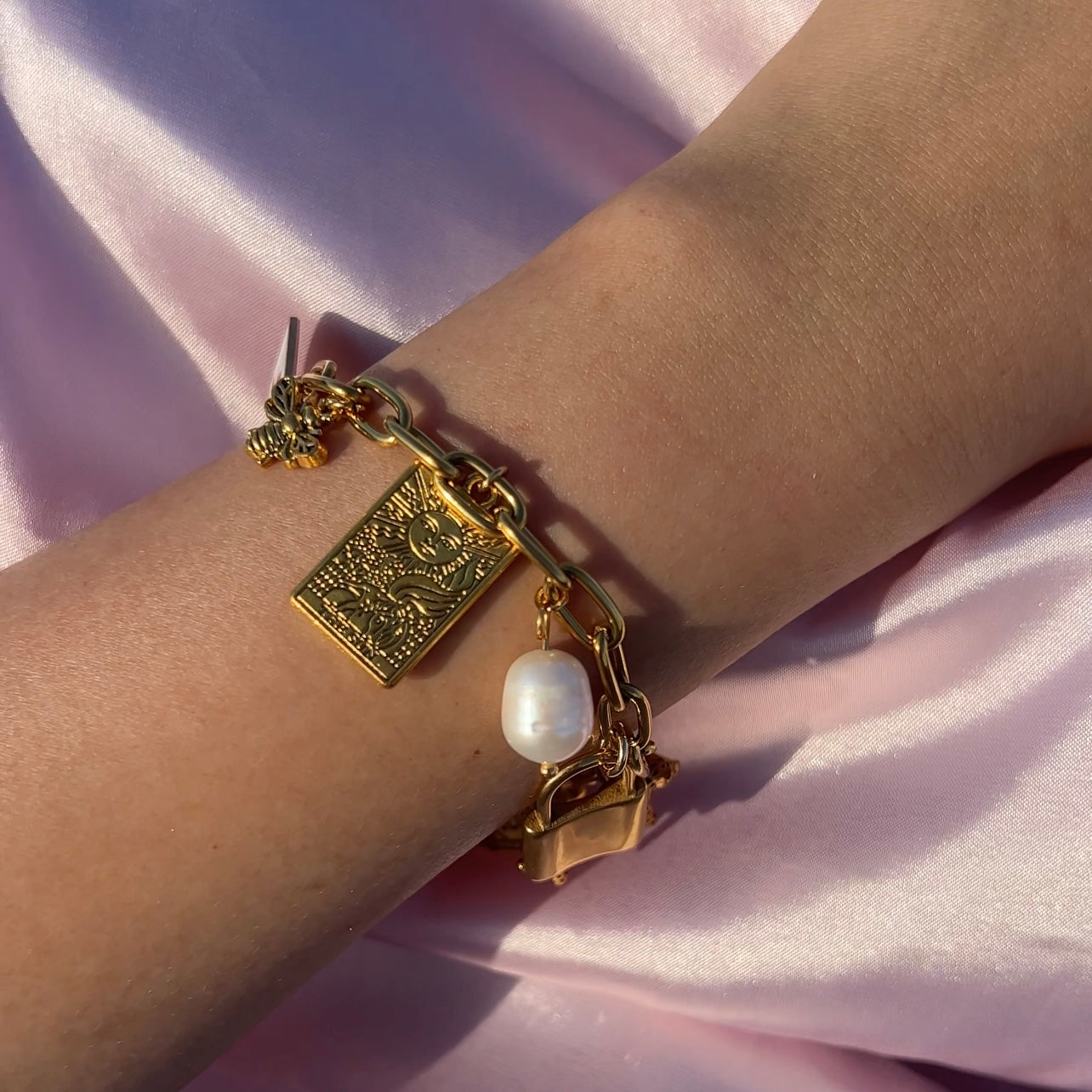 Leopard Lock Gold Vintage Charm Bracelet (1 of 1)