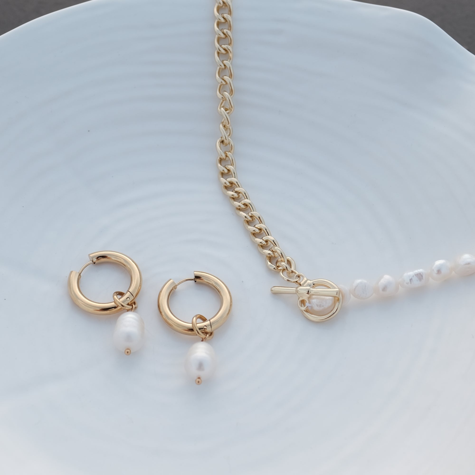 Baroque Pearl Gold Hoop Earrings