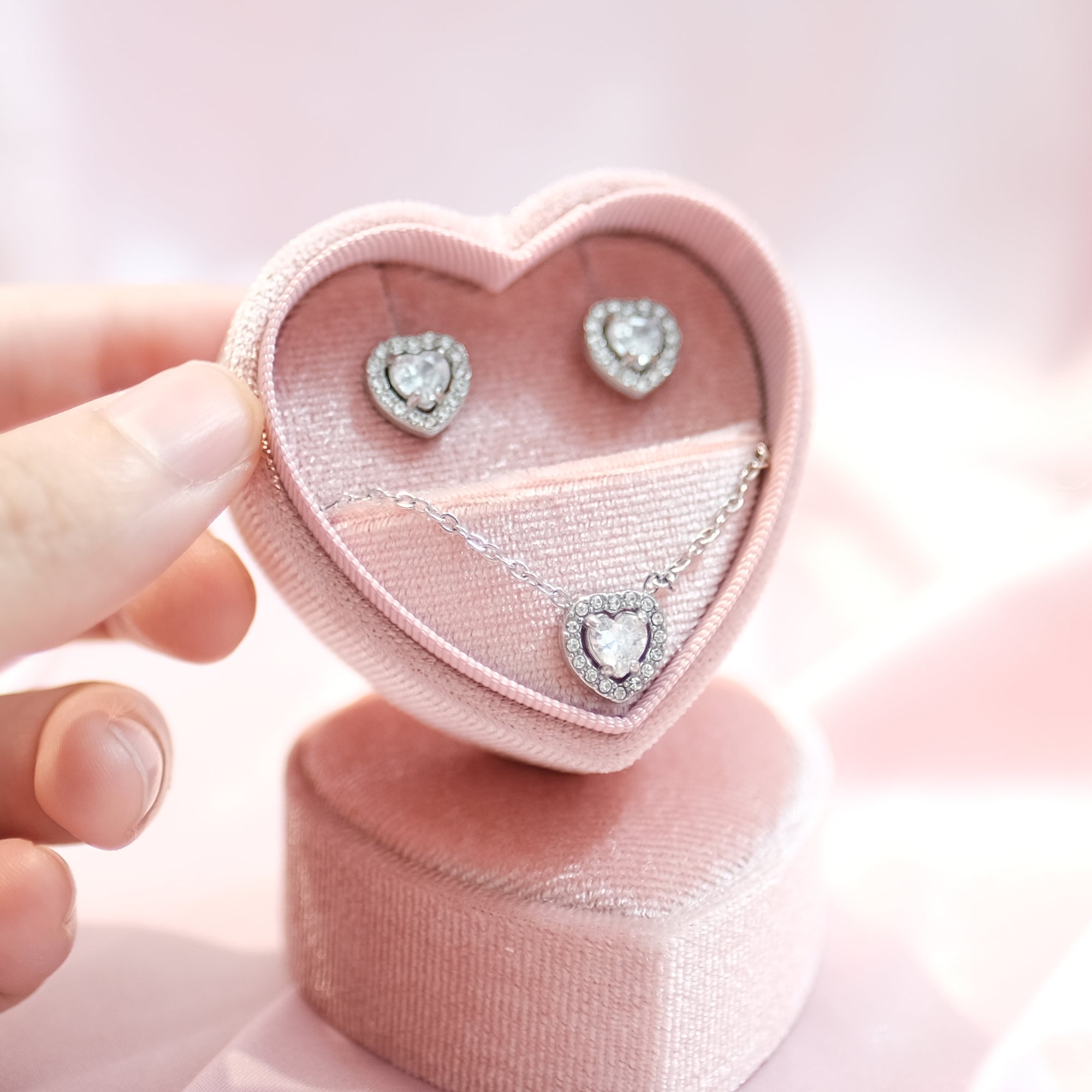 MOKMOK JEWELRY Icy Heart Diamonds Necklace + FREE Earrings