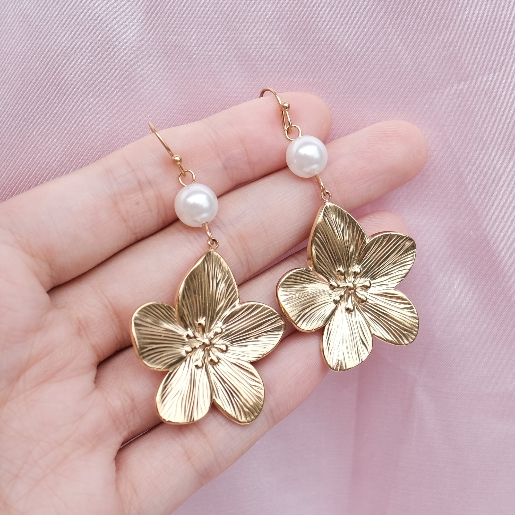 Hawaiian Flowers Pearl Dangly Gorgeous Earrings - 18k gold covered on stainless steel