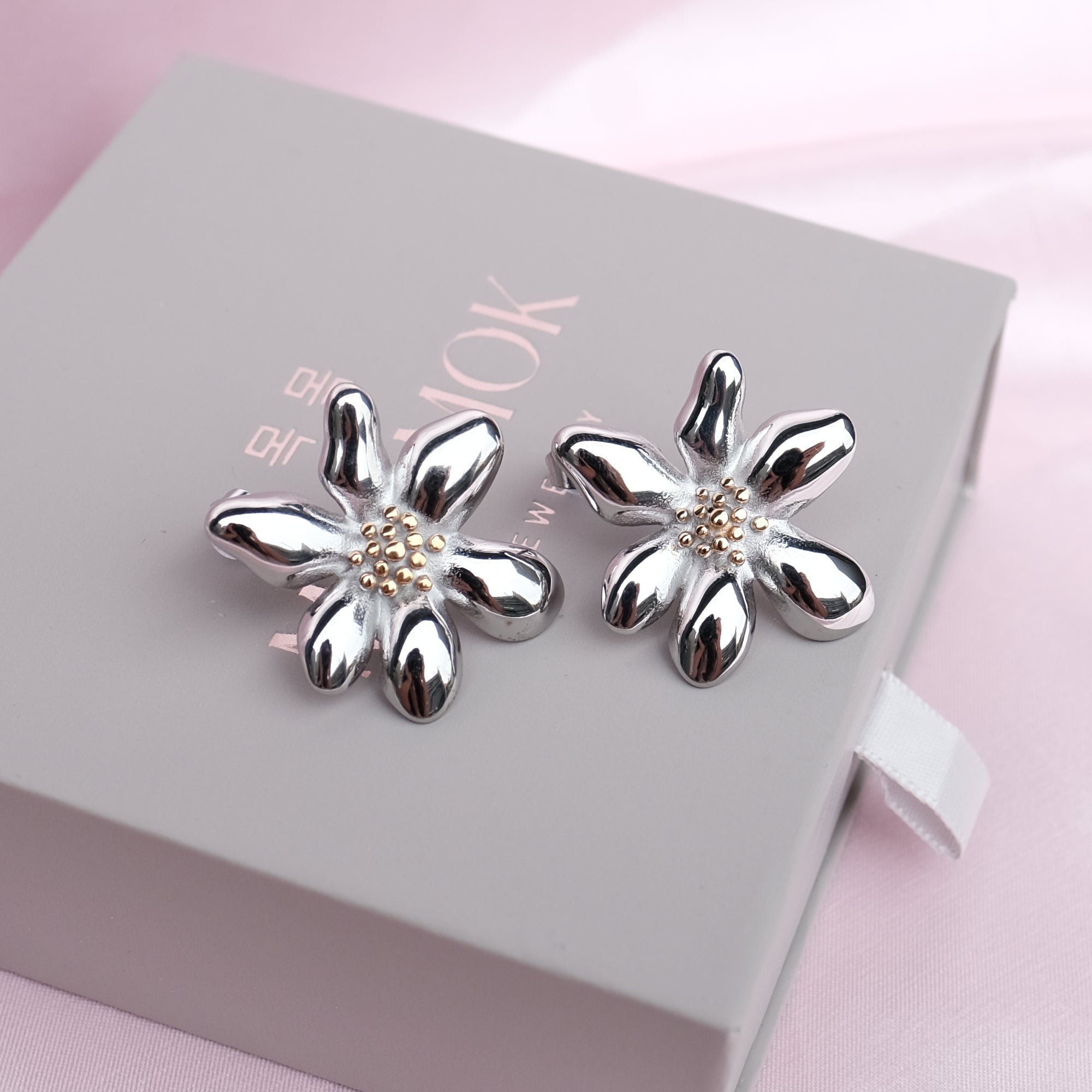 Silver Hardware Flowers Stud Earrings - 925 sterling silver covered on stainless steel