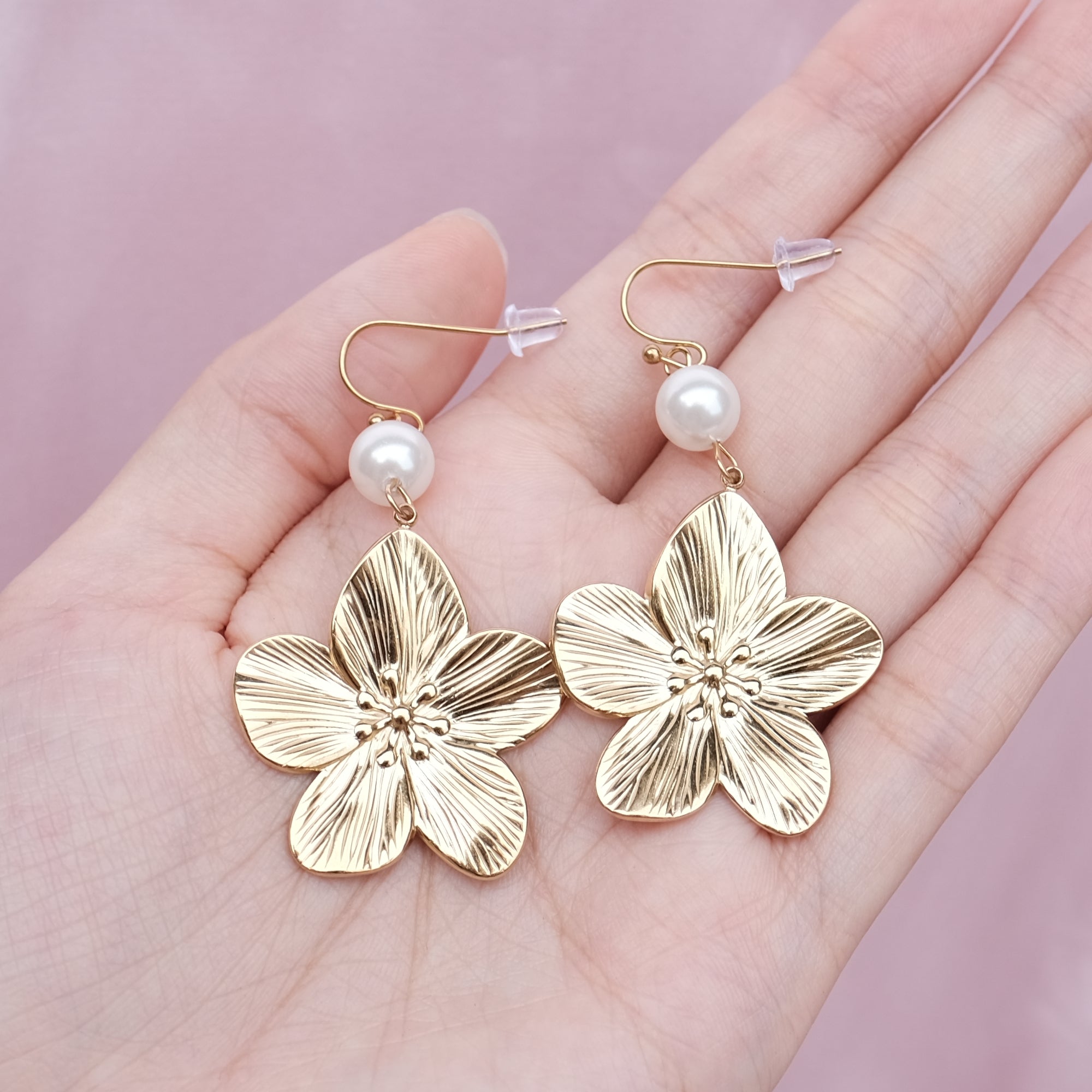 Hawaiian Flowers Pearl Dangly Gorgeous Earrings - 18k gold covered on stainless steel