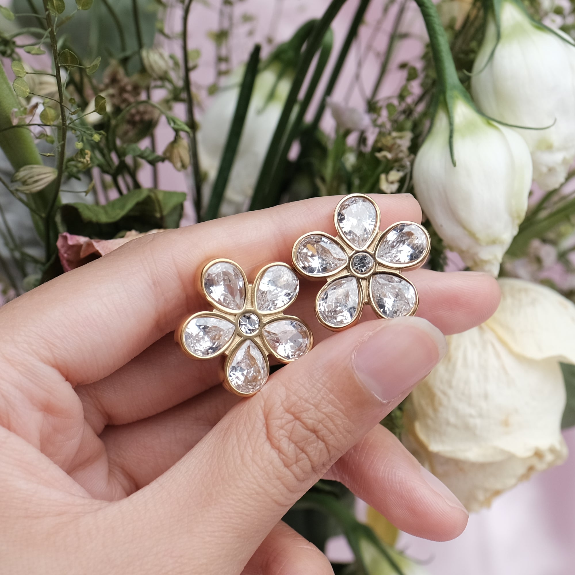 High Quality Zirconium Diamond Daisy Stud Earrings - 18k gold covered on stainless steel