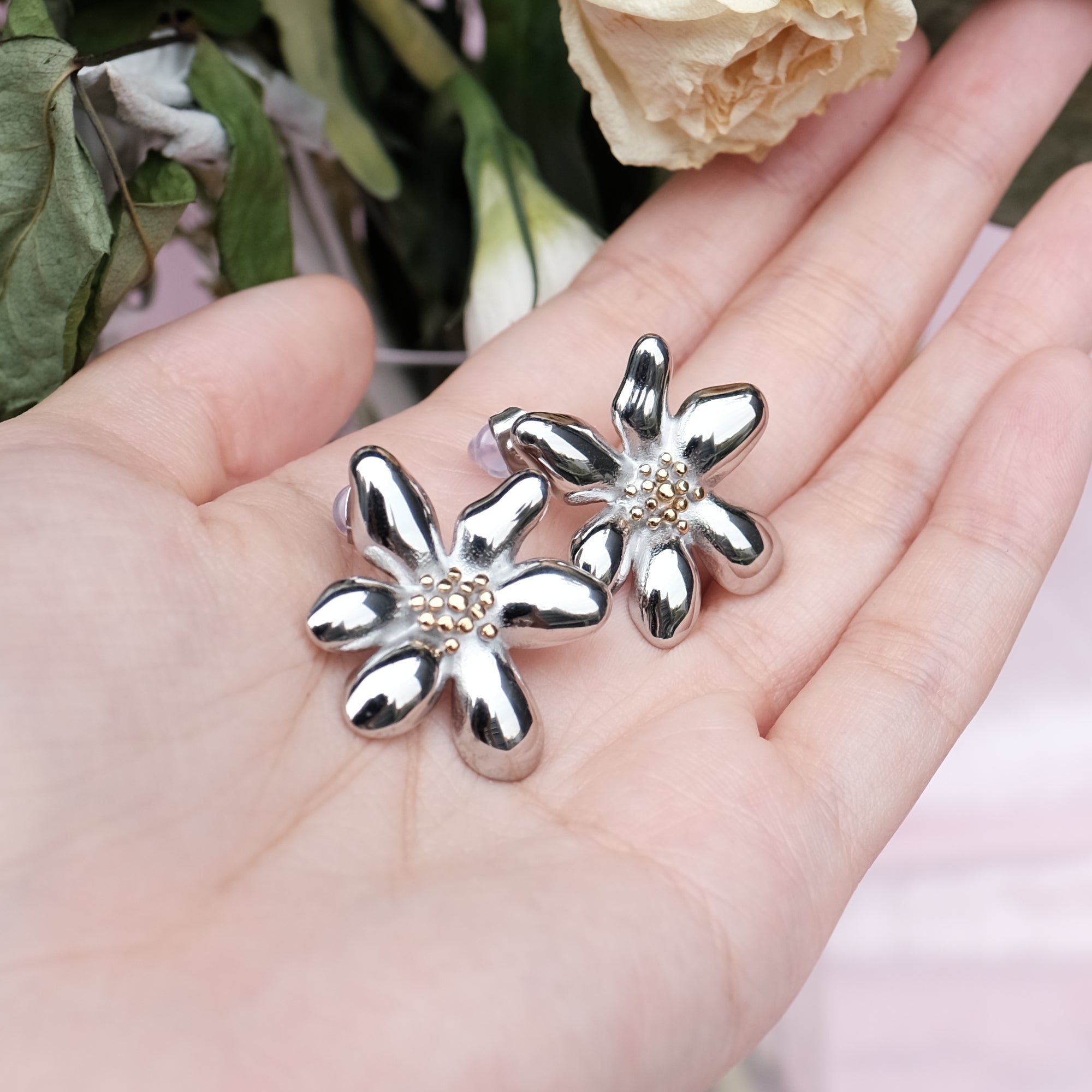 Silver Hardware Flowers Stud Earrings - 925 sterling silver covered on stainless steel