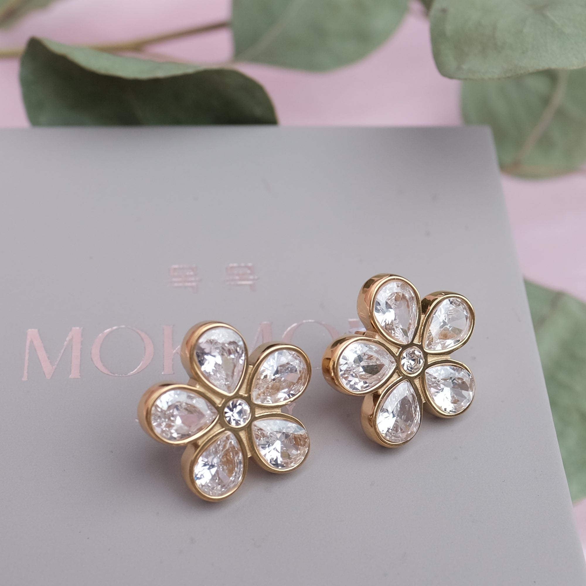 High Quality Zirconium Diamond Daisy Stud Earrings - 18k gold covered on stainless steel