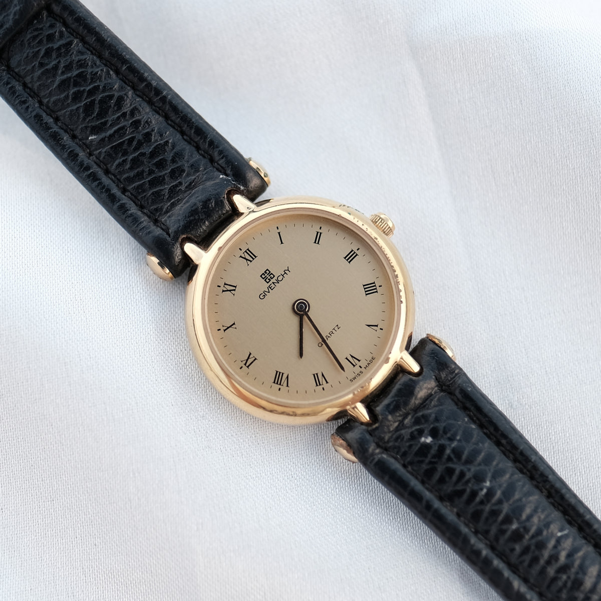 Vintage Givenchy Watch display picture 1